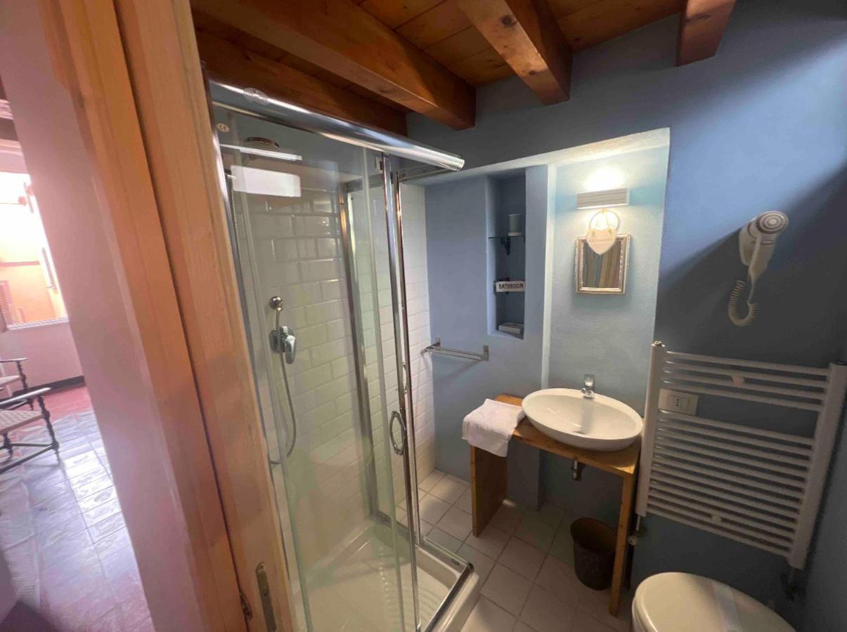 Corso 41 Hotel Bosa Bagian luar foto