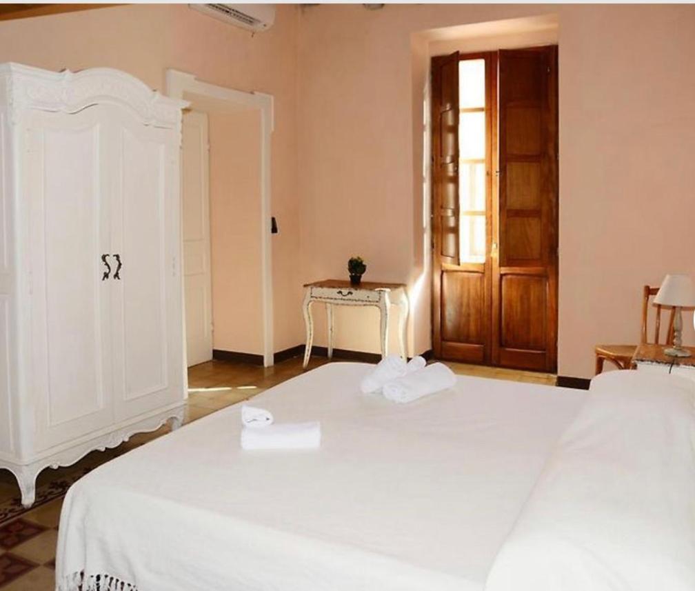 Corso 41 Hotel Bosa Bagian luar foto