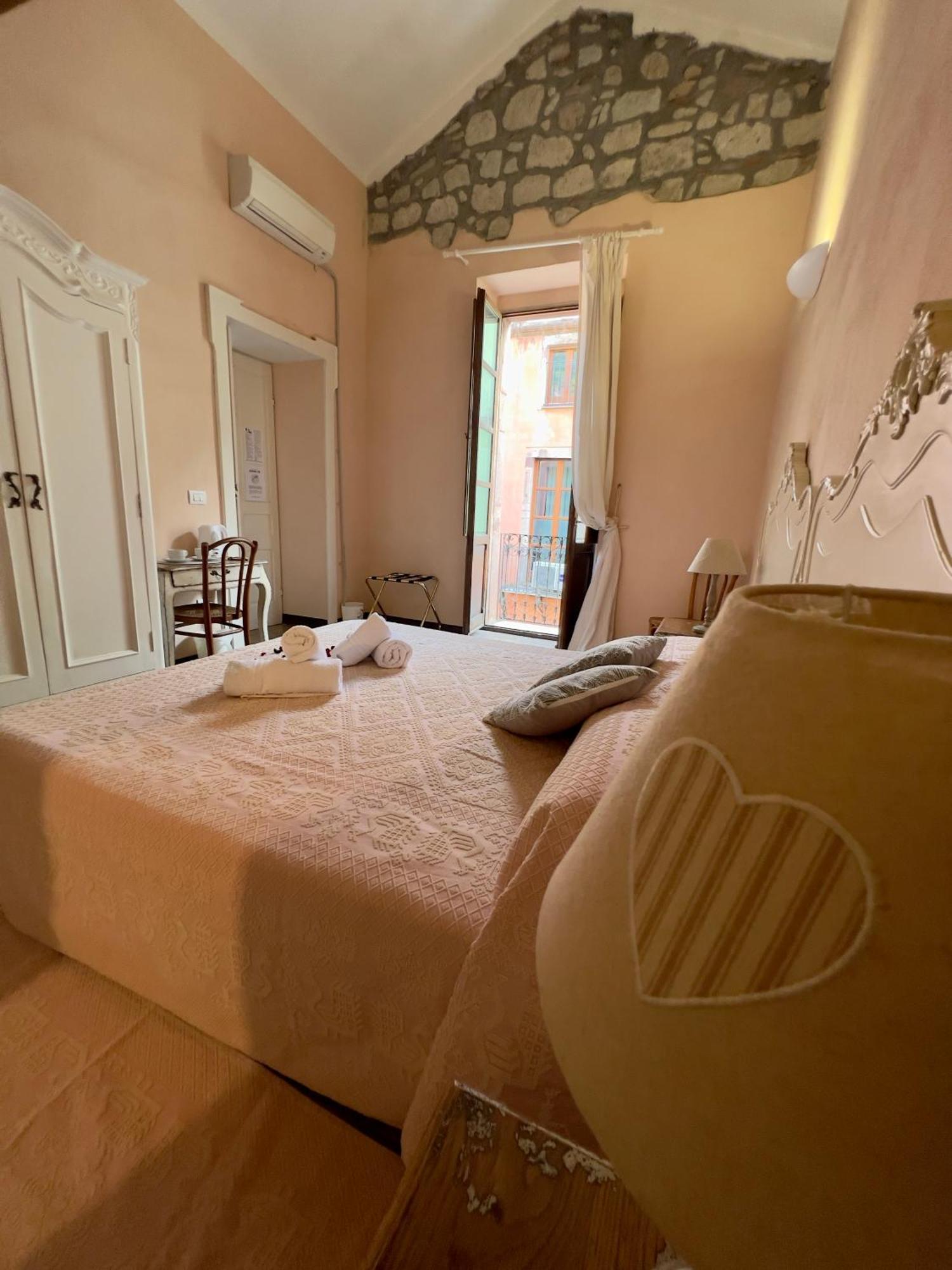 Corso 41 Hotel Bosa Bagian luar foto