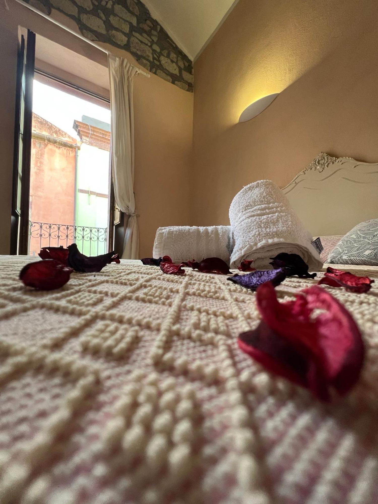 Corso 41 Hotel Bosa Bagian luar foto