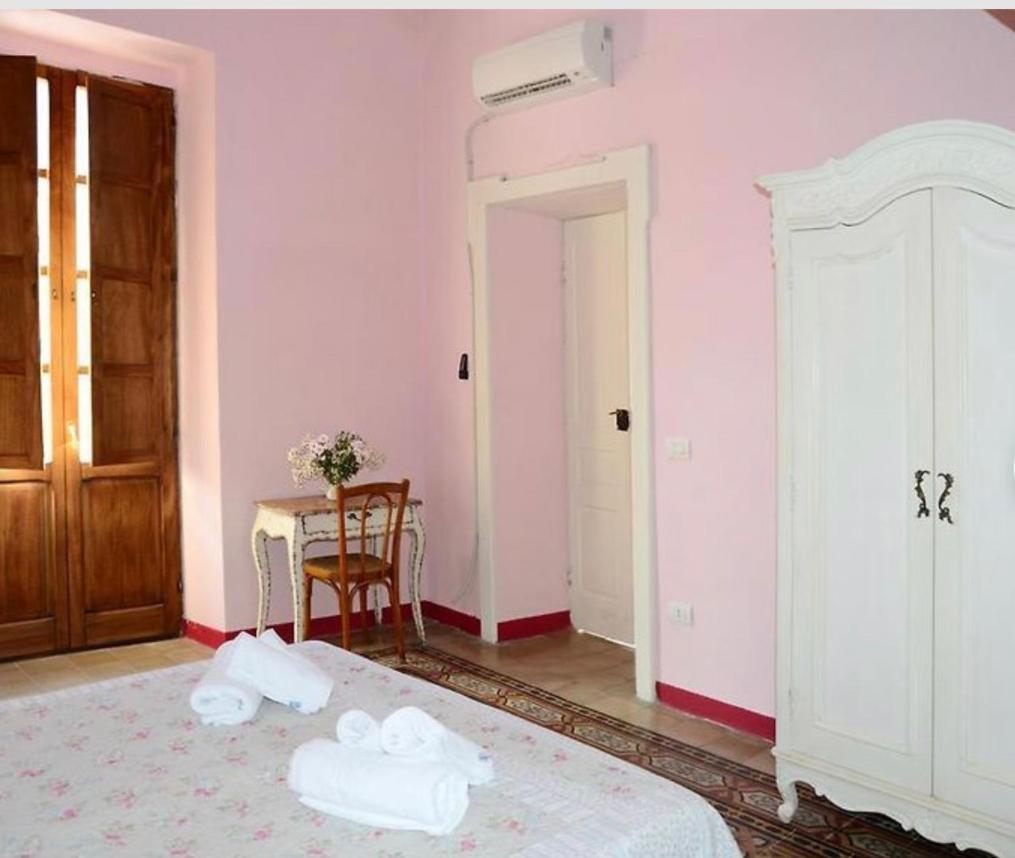 Corso 41 Hotel Bosa Bagian luar foto