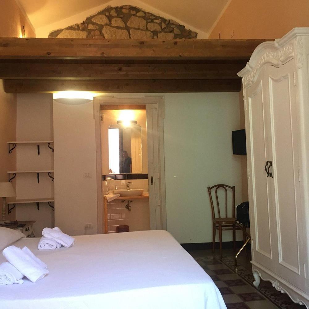 Corso 41 Hotel Bosa Bagian luar foto